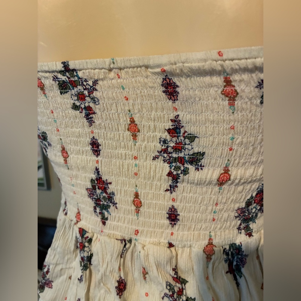 Floral Strapless Shirred Ruffle Top - Picture 3 of 4